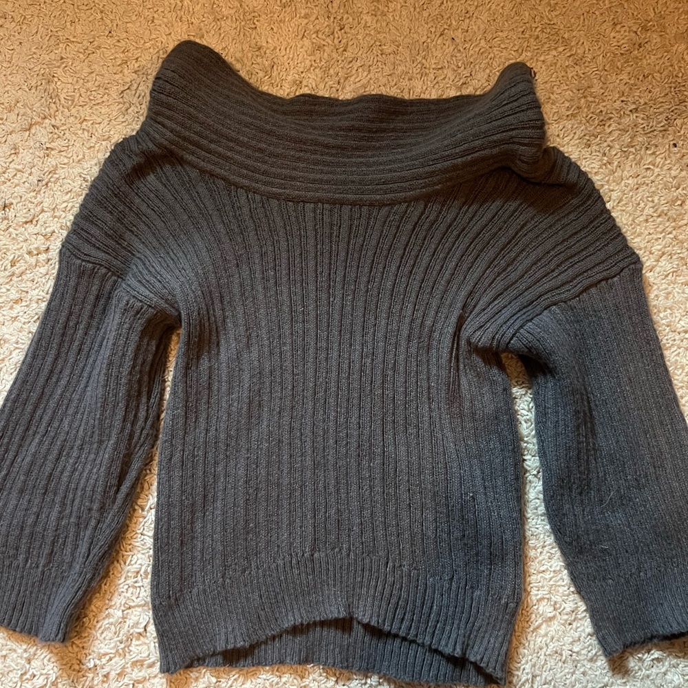 Elegant Gray Off-Shoulder Sweater
